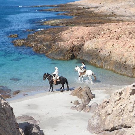 Bahia Bustamante Lodge Екстер'єр фото